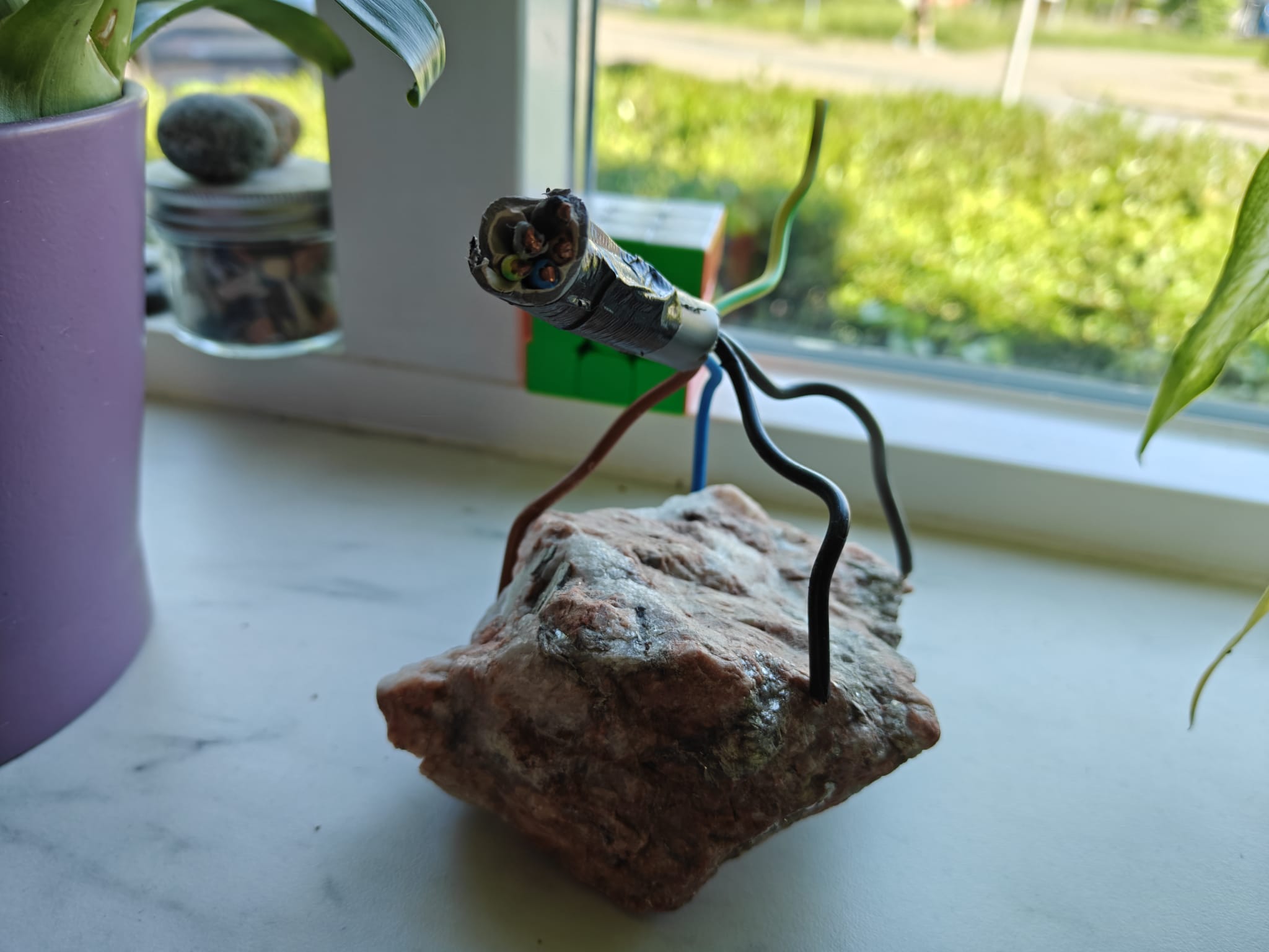 Little cable creature!